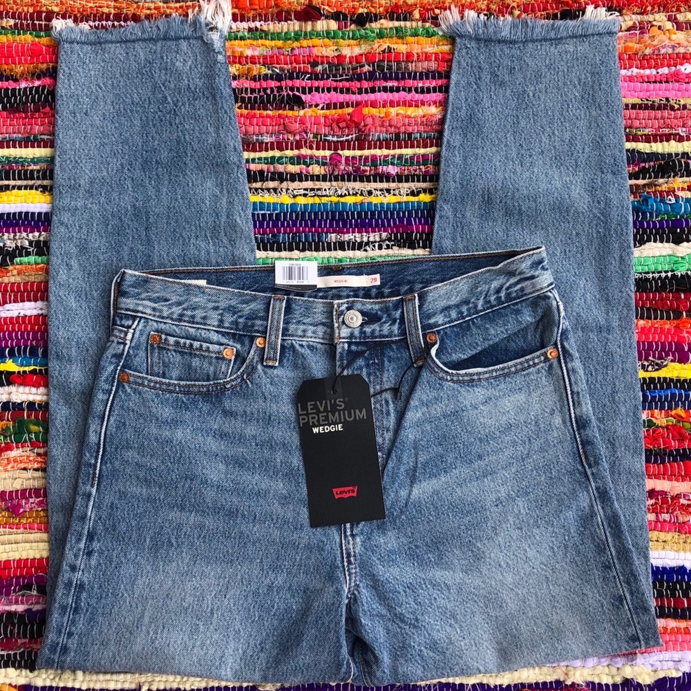 Levi’s premium High Rise button fly Wedgie size 28 - Picture 1 of 6